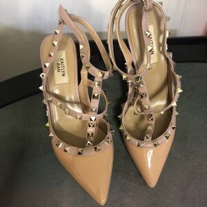 NIB Kaitlyn Pan nude rockstud pumps size 8